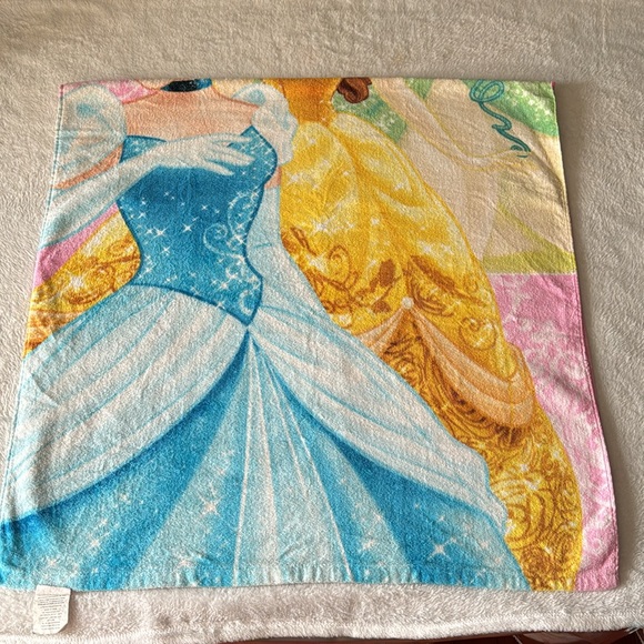 Disney Princess beach towel - Picture 3 of 6